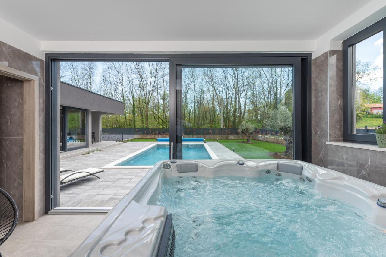 Green Luxury II With Heated Pool, Jacuzzi & Sauna Ruzici  Kültér fotó