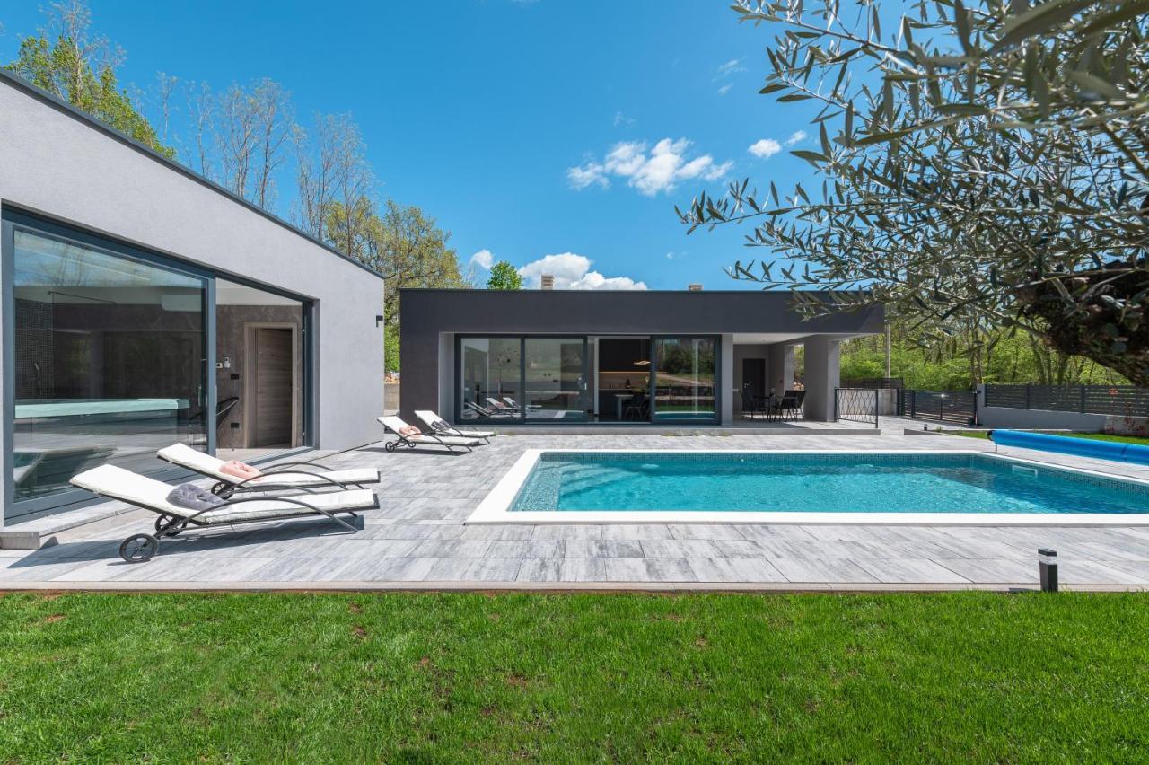 Green Luxury II With Heated Pool, Jacuzzi & Sauna Ruzici  Kültér fotó